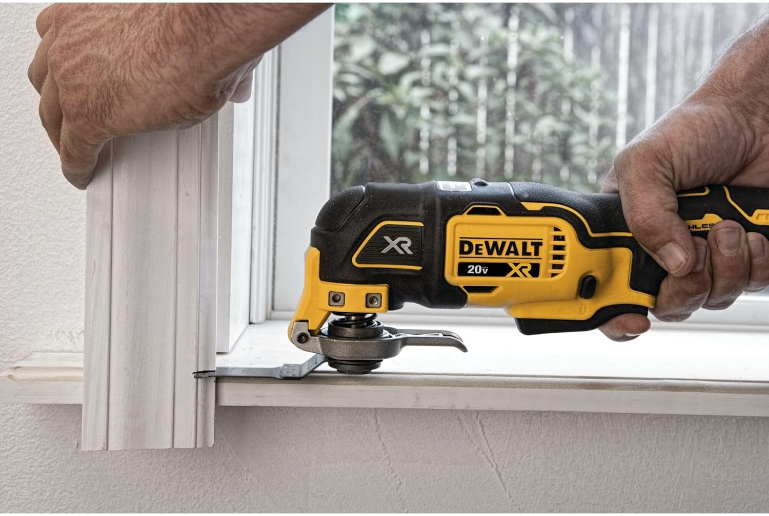 image:imageDEWALT 20V Oscillating Tool Cordless Wood Blades Sandpaper Tool Bag Battery and Charger Included DCS356SD1One Size