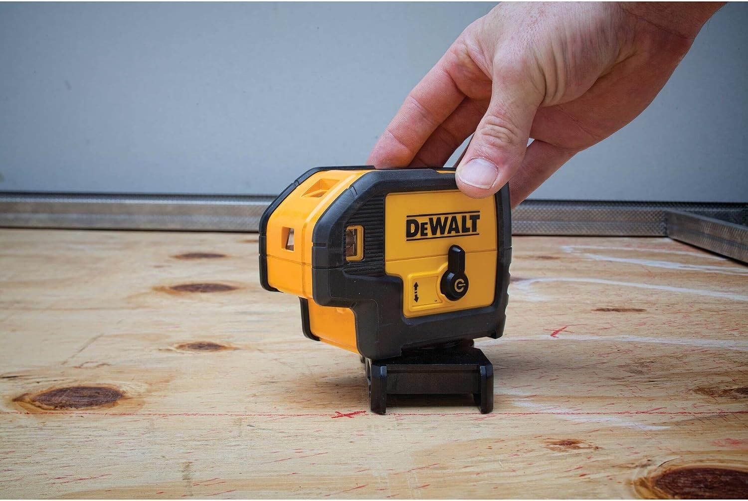 image:imageDEWALT Line Laser SelfLeveling Cross Line Red Beam DW088K5 Spot Red