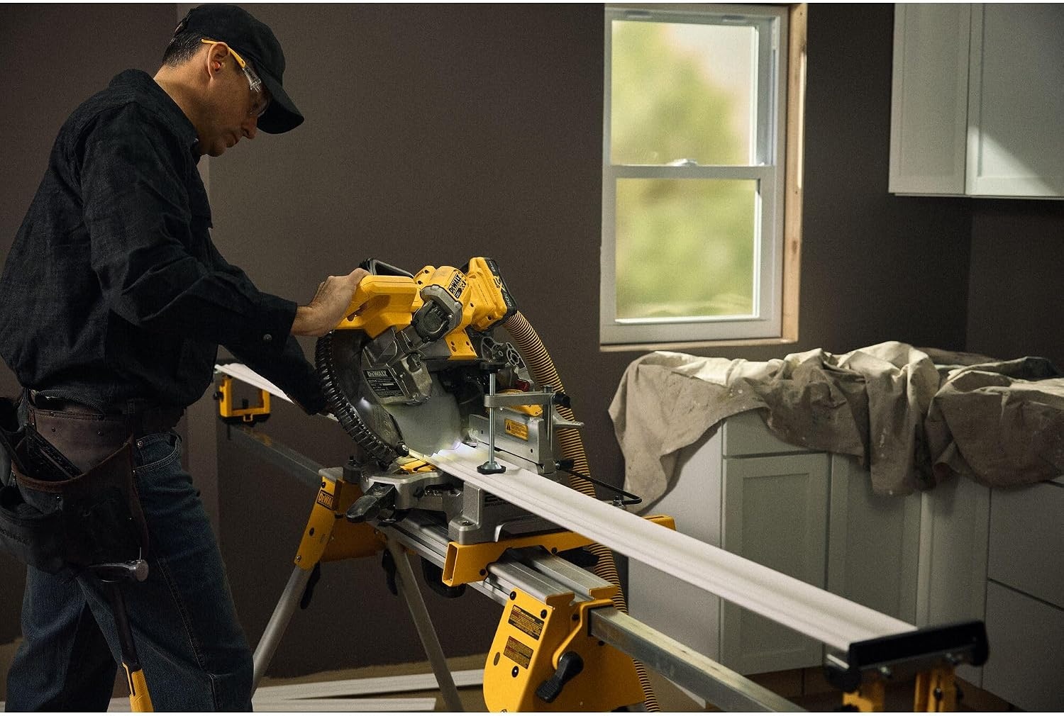 image:imageDEWALT 20V MAX 714Inch Miter Saw Cordless DCS361M120V 10IN Miter Saw
