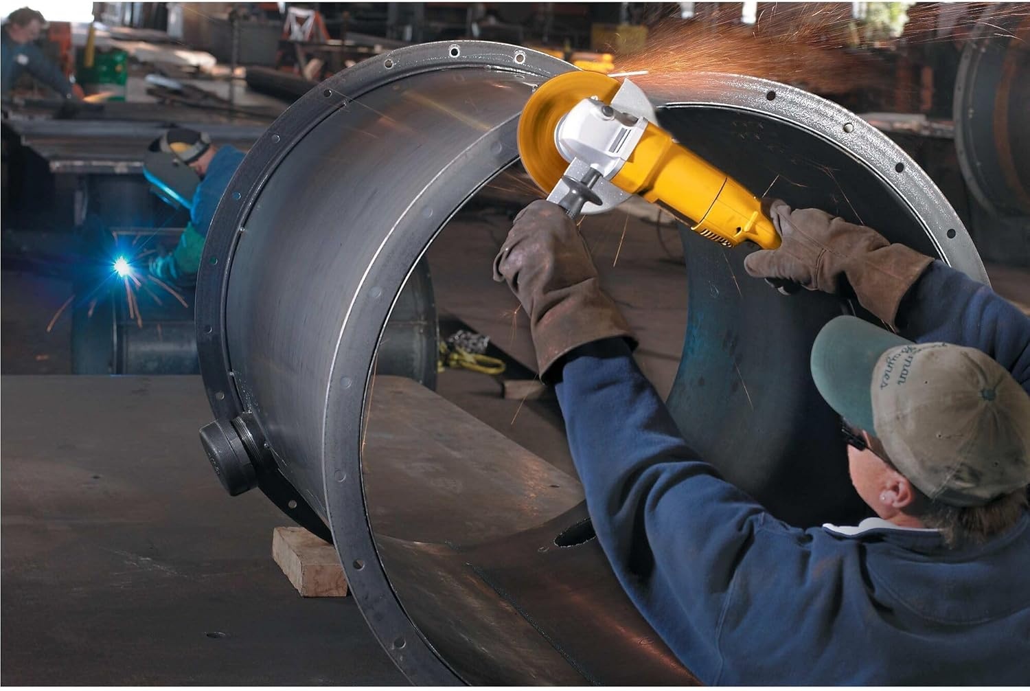 image:imageDEWALT Angle Grinder 7 in 13 Amp 8000 RPM High PowertoWeight Heavy Duty Electric Grinder Tool Corded DW840
